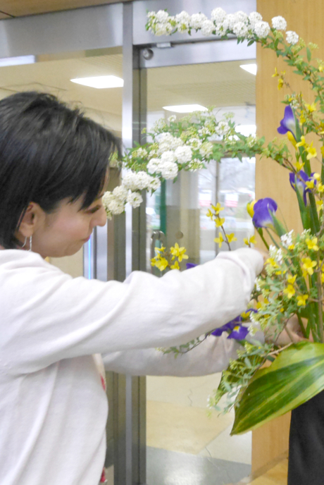 展示のフラワーデコレーションが完成していく様子 過程4